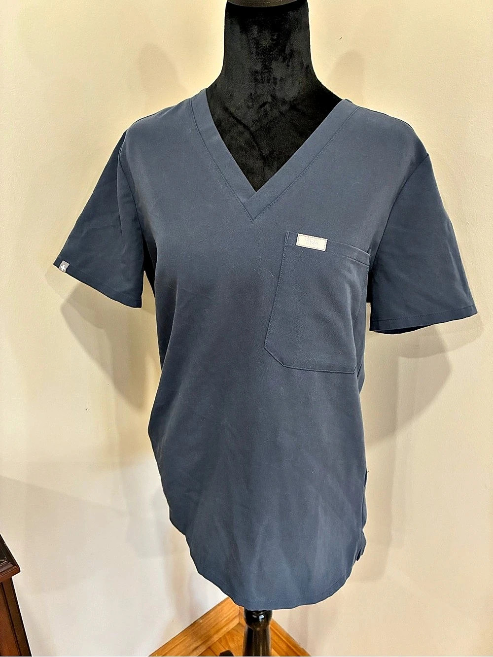 FIGS Catarina Scrub Top M Night Sky FW1000 Technical Collection